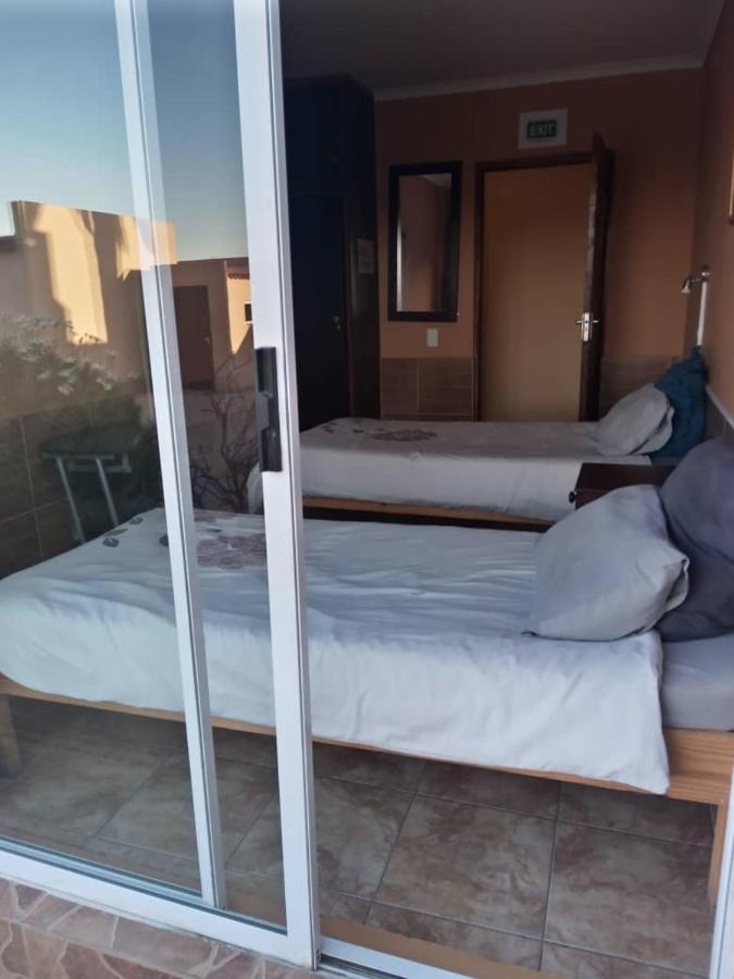Skippers Backpackers Cc Walvis Bay Eksteriør bilde